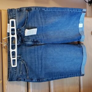 St. John's Bay ladies 11" Bermuda mid rise jean shorts, NWT